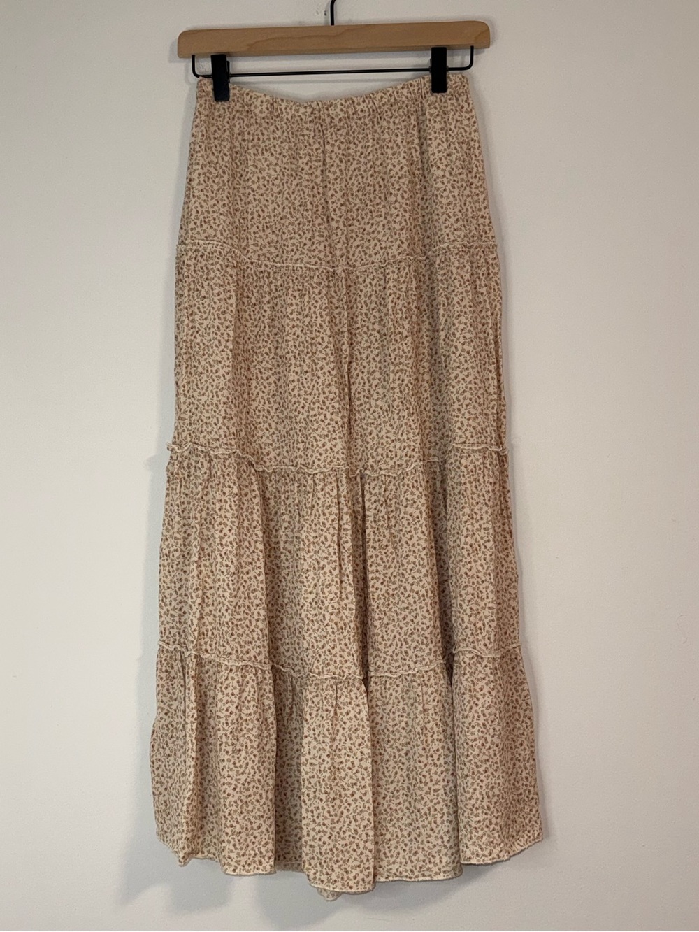 Brandy Melville Izzy Floral Tiered Maxi Skirt Cream Beige Sz S